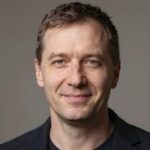 Клиент Алексей Морозов после установки алюминиевых балконных рам от компании Икс-7 Комфорт