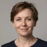 Марина Соколова, довольный клиент компании Икс-7 Комфорт после монтажа алюминиевых балконных рам